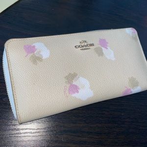 Coach leather Medium Zip Around Wallet With Floral Print White Pink spring